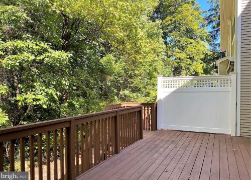 8 Burr Dr, Princeton NJ  08540-1950 exterior