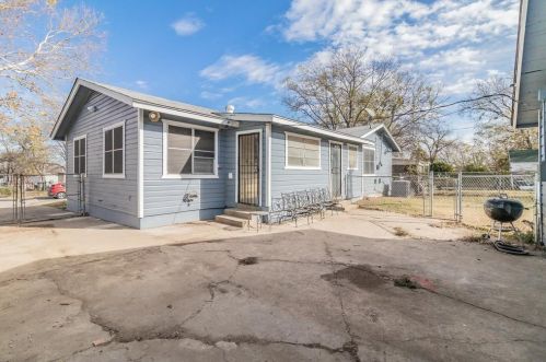 1304 Tucker St, Fort Worth TX  76104-2140 exterior