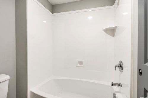 2712 Mt Jordan Rd, Sandy UT 84092-3380 exterior