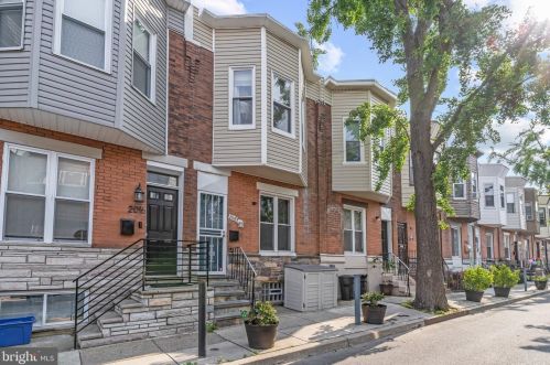 2018 Mercy St, Philadelphia, PA 19145-2807