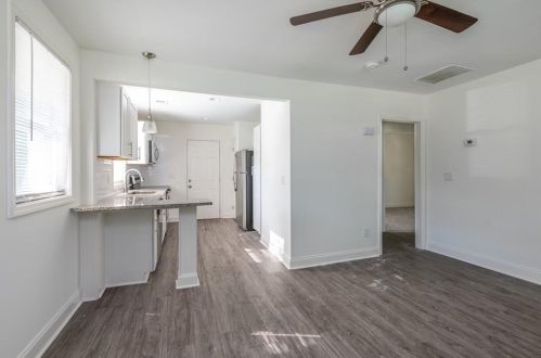 2586 Loghaven Dr, Atlanta GA  30318-7426 exterior