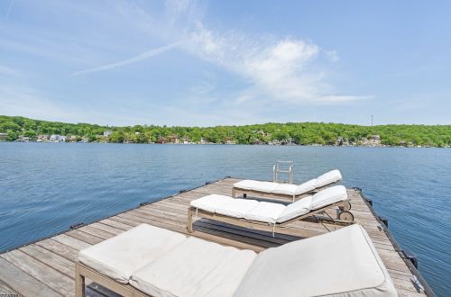 251 Maxim Dr, Hopatcong, NJ 07843-1743