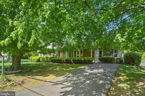 107 Clover Ln, Harrisburg, PA 17112-9788