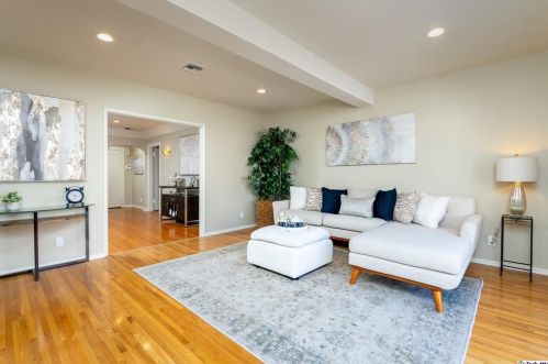 1357 Moncado Dr, Glendale CA  91207-1831 exterior