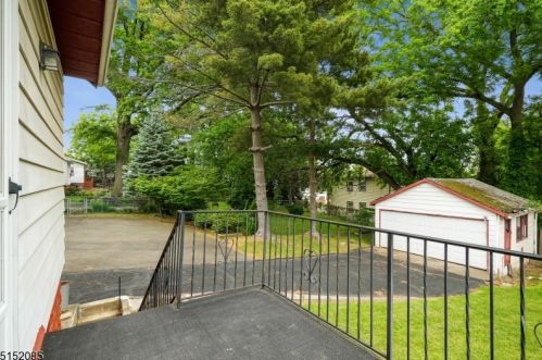 26 Van Ness Ter, Maplewood NJ 07040-3324 exterior