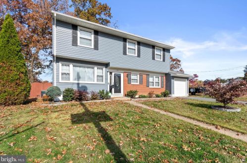 52 Lakeview Ct, Trenton, NJ 08620-1905