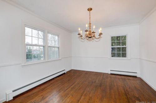 4 Old Witch Ct, Norwalk CT  06853-1126 exterior