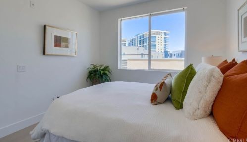 262 Rockefeller, Irvine CA  92612-8113 exterior