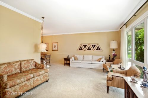 245 Crescent Dr, Glenview, IL 60025-4615
