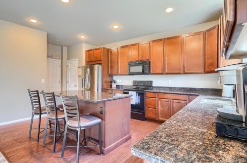 26840 Roxbury Pl, Denver CO  80016-7527 exterior