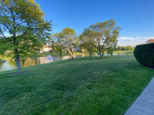 521 Bridle Trl, Wheeling, IL 60090-5933