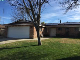 3435 Laurel Ave, Visalia, CA 93277-1830
