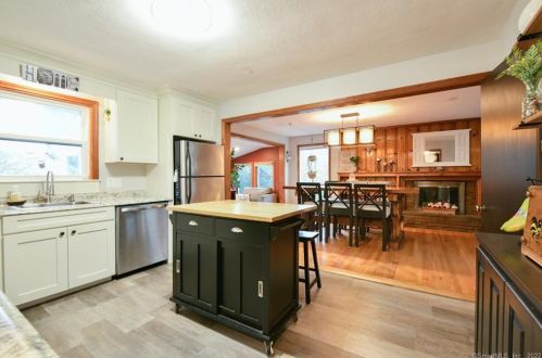 39 Maryland Dr, Middlefield CT  06455-1005 exterior
