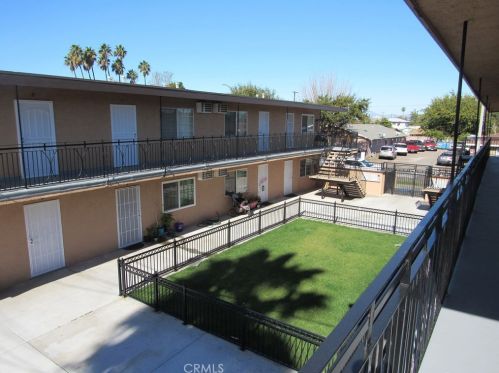 320 Guinida Ln, Anaheim CA  92805-6120 exterior