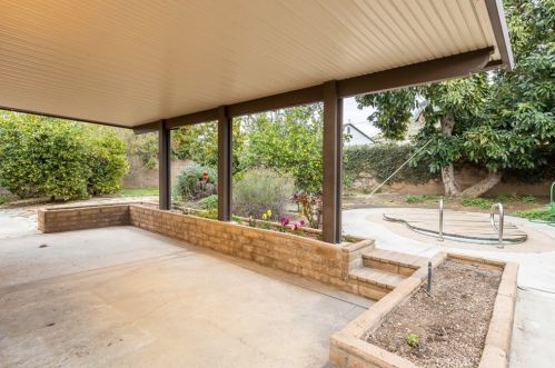 5510 Osburn Pl, Riverside, CA 92506-2170