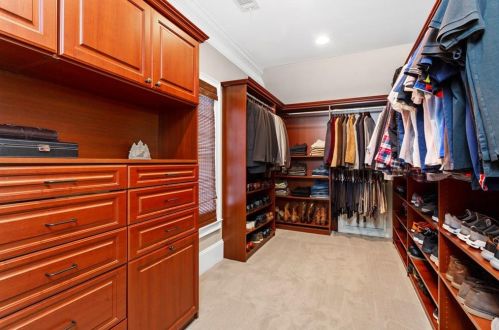 284 Hedden Rd, Atlanta GA  30342-2768 exterior