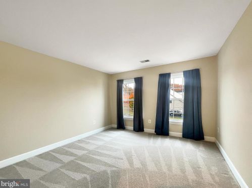 18947 Highland Park Dr, Triangle VA  22172-2067 exterior