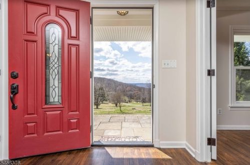 142 Beacon Hill Rd, Califon, NJ 07830-3515