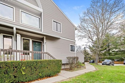 701 Mill Pond Dr, Wapping, CT 06074-4328