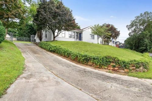 1748 Marietta Rd, Atlanta GA  30318-2767 exterior