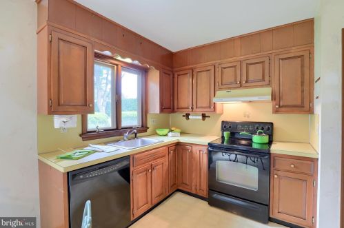 1343 Country Club Dr, Lancaster PA  17601-5209 exterior