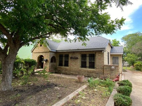 403 Drew St, Fort Worth, TX 76110-6320