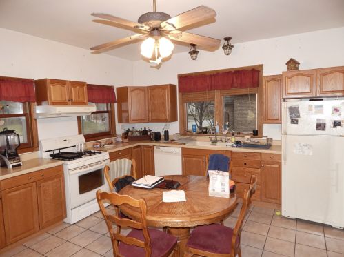 467 Elm St, Sycamore, IL 60178-1934