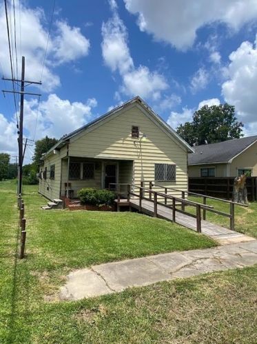 131 9th St, Port Arthur TX  77640-5253 exterior