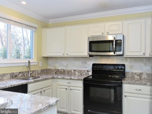 11701 Summerchase Cir, Herndon, VA 20194-1126