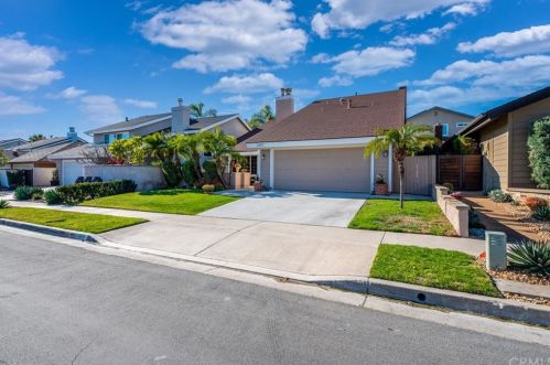 22011 Robin St, El Toro, CA 92630-1850