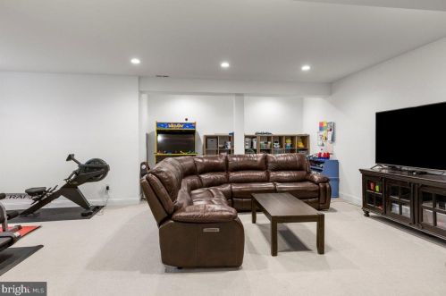 17 Redman Ave, Tavistock NJ  08033-2316 exterior