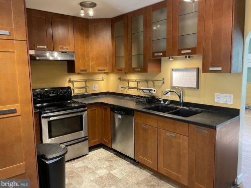 9 Webster Ave, Stratford, NJ 08084-1020