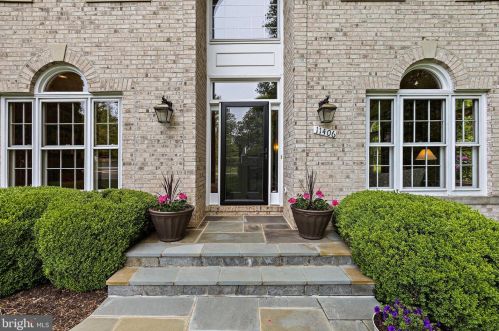 11406 Towering Oak Way, Herndon, VA 20194-1000