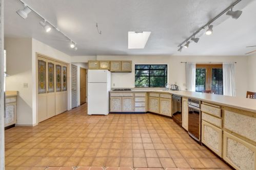 1010 Deveggio Ln, Angels Camp, CA 95222-9748