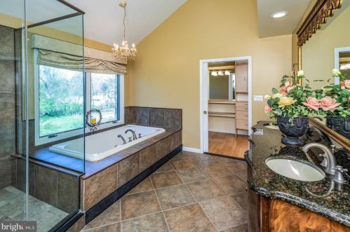 15 Teak Ln, Princeton NJ 08540-4724 exterior