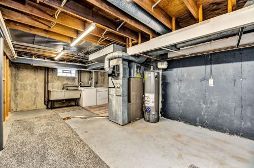 8459 Fernwell Dr, Cincinnati OH 45231-5747 exterior