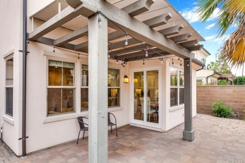 88 Rembrandt, Irvine CA  92620-7314 exterior