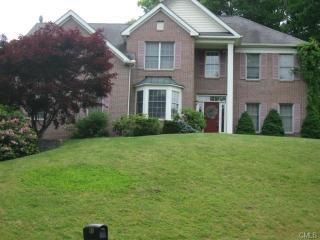 97 Independence Dr, Huntington, CT 06484-5954