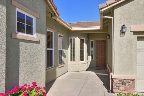 10154 Pombal Ct, Elk Grove, CA 95757-5906