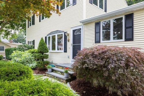 15 Buena Vista Dr, North Kingstown, RI 02852-6303
