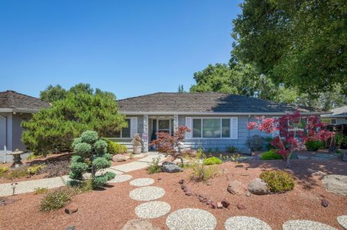 33 Yerba Buena Ave, Los Altos, CA 94022-2209