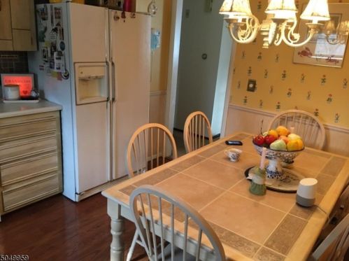 32 Byram Bay Rd, Hopatcong, NJ 07843-1921