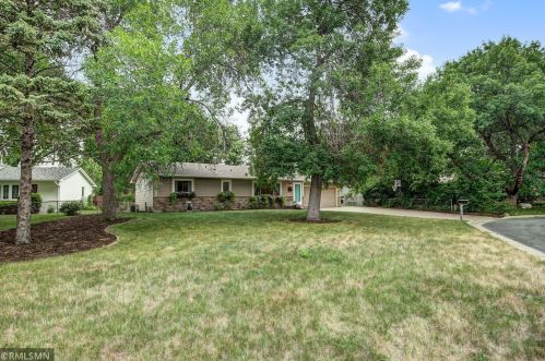 2025 Bluestone Ln, Saint Paul MN  55122-2830 exterior