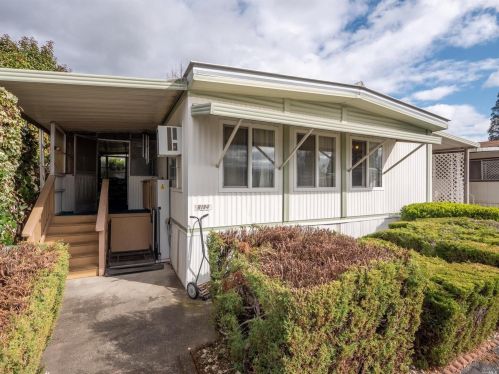 8184 E St, Windsor, CA 95492-9326