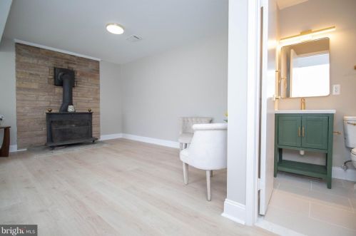 7834 Brompton St, Springfield VA  22152-1956 exterior
