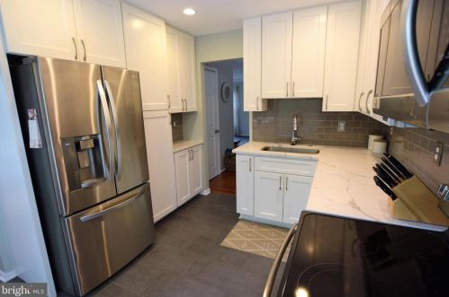 6100 Heron Pond Ct, Springfield VA  22015-3738 exterior