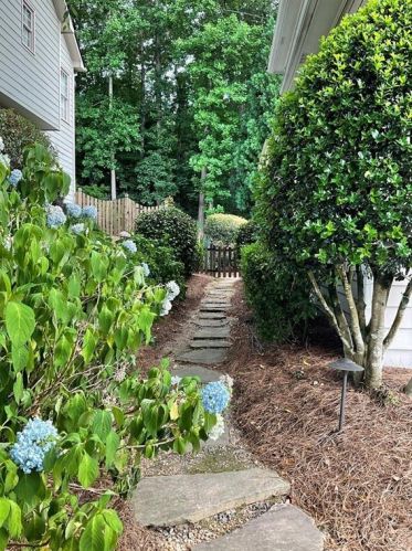 1079 Queensgate Dr, Smyrna GA  30082-6400 exterior