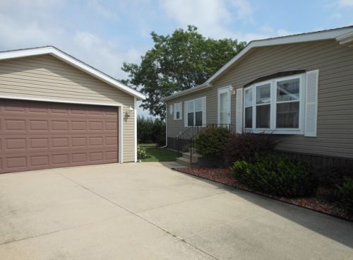 811 Cedar Cir, Manteno, IL 60950-1820