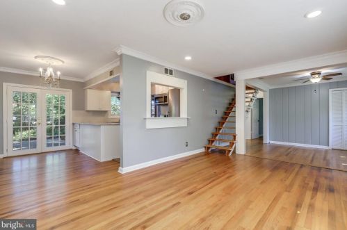7108 Village Dr, Annandale, VA 22003-3133
