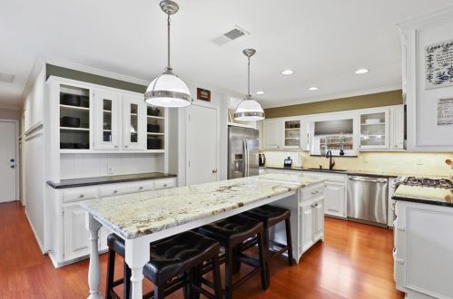 1932 Chesham Dr, Carrollton TX 75007-2403 exterior